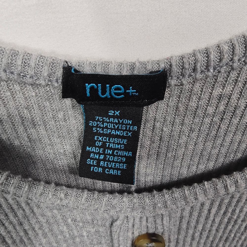 Rue+ Gray Ribbed Button‑Front Tank Size 2x - Picture 6 of 8